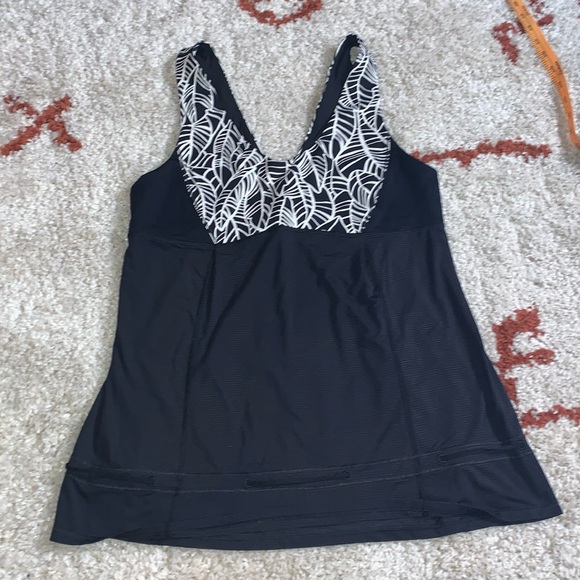 Lululemon- Hustle & Bustle Tank- B&W Palm fronds- Sz 10 - Picture 2 of 15